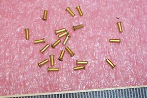 QTY (100) 450-3703-01-03-00 CAMBION LÖTHALTERUNG BUCHSEN FÜR 0,025" DURCHMESSER STIFTE - Bild 1 von 3