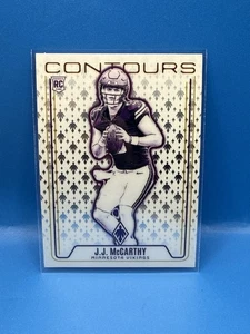 2024 Panini Phoenix - Contours J.J. McCarthy #CON-JMY (RC) - Bild 1 von 2