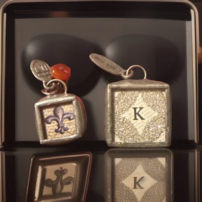 2 Dijes Joya Kade “K” Dije COLGANTE 2 Caras “Pájaros”. Retirado “SOAR” ❤️ Foto 1 de 2