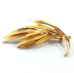 Vintage Bouquet of Leaves Brooch Deep Gold Tone Pin 2 1/2 Inches Long Great Gift - Picture 1 of 8