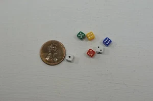 Juego de 6 dados en miniatura surtidos en escala de juego 1:6 - Imagen 1 de 12