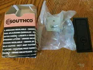 SOUTHCO 18-05 BOAT DOOR / HATCH LOCKING LATCH KNOB PANEL RH - Picture 1 of 2