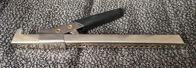 Abridor de tarros manual Swing-A-Way de colección 711BK acero con agarre cómodo negro Foto 1 de 4