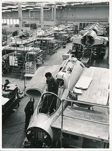 AVIATION c. 1955 - Assemblage Avion de Chasse Saab 35A Draken Linköping - AV 60 - Imagen 1 de 2