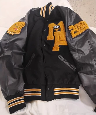 Chaqueta de lana JOSTENS 2028 Letterman/Varsity negra y dorada talla mediana para hombre  Foto 1 de 4