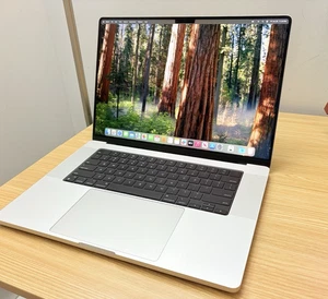 Apple - MacBook Pro 16 inch Laptop Apple M4 Max 32-Core 36GB 1TB MX2V3LL/A - Picture 1 of 22