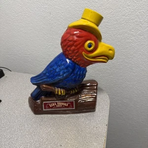 RARO Vintage KU Kansas Jayhawks 1969 Whisky Ezra Brooks Vacía Decantador Cerámica - Imagen 1 de 9