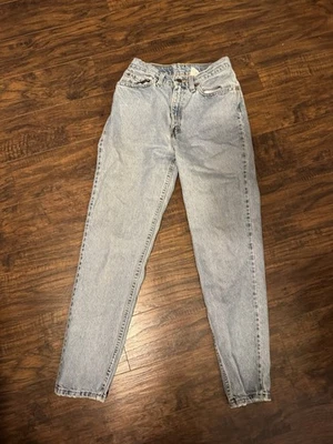 Vintage Levis Jeans 90’s Womens 7 S Blue Mom Jeans Tapered Relaxed Fit - Image 1 of 4