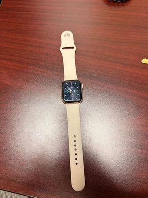 iphone watch se  - Image 1 of 2