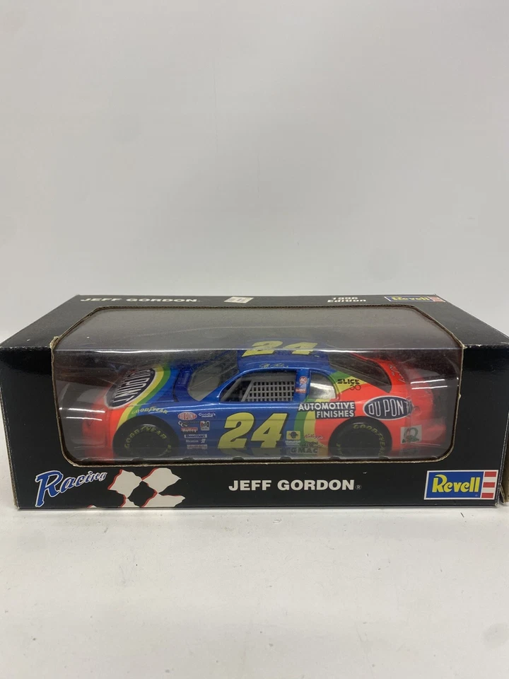Revell Racing 1996 NASCAR #24 Jeff Gordon Monte Carlo Dupont 1 24