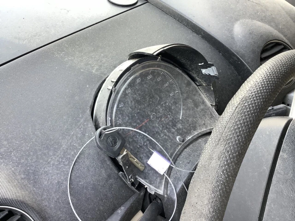 Speedometer Cluster MPH Fits 06-07 BEETLE 5141577 - Image 1 of 1