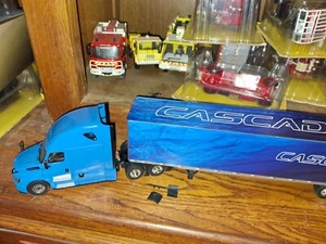 altaya 1/43 ixo freightliner cascadia semi-remorque americains camion miniatures - Imagen 1 de 5