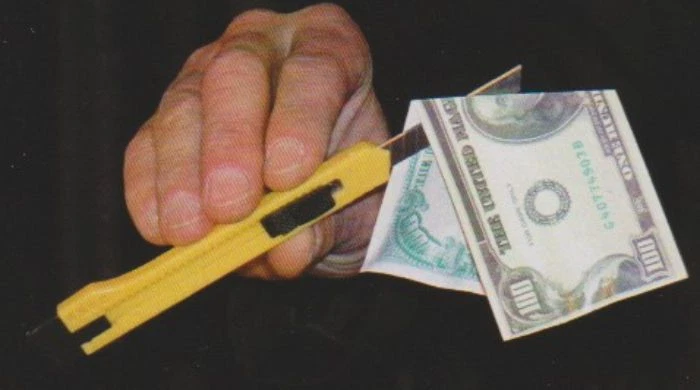 Cuttermesser durch Geldschein. Messer schneidet Schein. Magic Trick (03074) - Bild 1 von 1