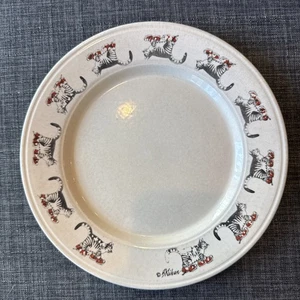 B Kliban Cat Cartoon Red Sneakers 9" Ceramic Plate, Kiln Craft England, Vintage - Picture 1 of 4