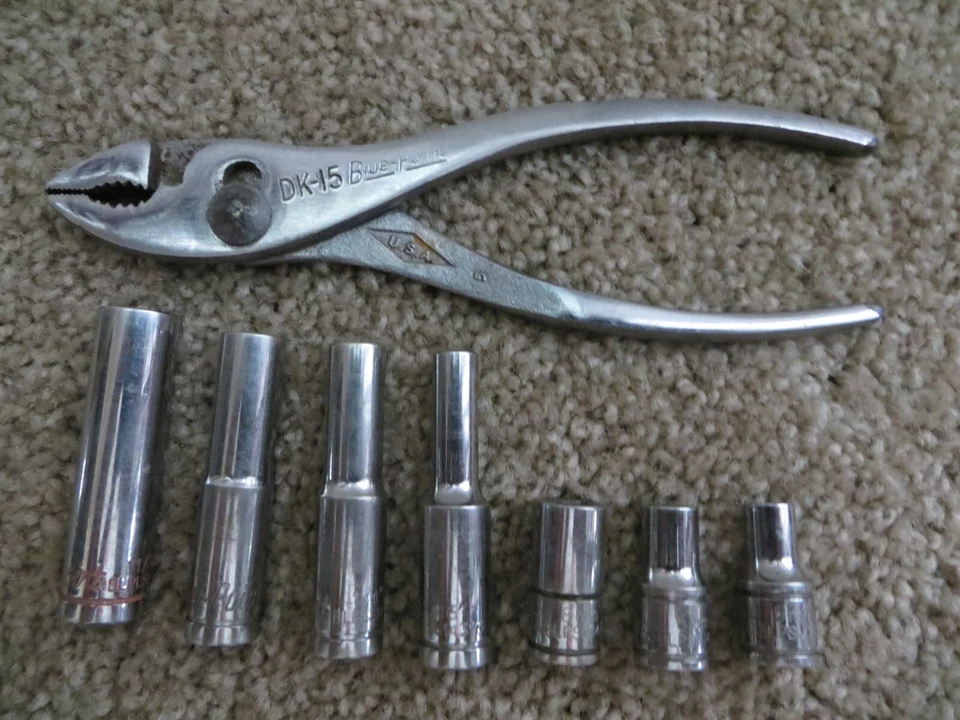 LOT OF USED BLUE-POINT 1/4" DRIVE SOCKETS & PLIERS - Image 1 of 1