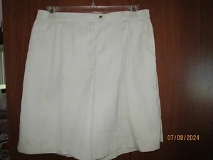 Coral Bay Golf Shorts Sz 16 100% Polyester Side Elastic Waist 33 + Side 20.5 I 8 - Picture 1 of 4