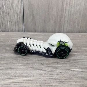 EUC 2009 Hot Wheels Skull Crusher White Black Green  1:64 scale R1186 THAILAND - Picture 1 of 5