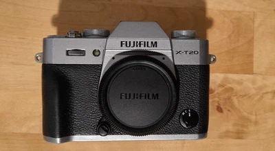 Fujifilm X-T20 24.3 MP Spiegellose Systemkamera - Silber - Bild 1 von 4