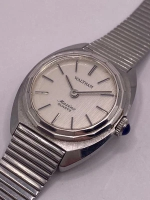 (Lixo) Relógio de Quartzo Feminino Waltham Maxine, Aço Inoxidável, Mostrador Branco, - Imagem 1 de 4