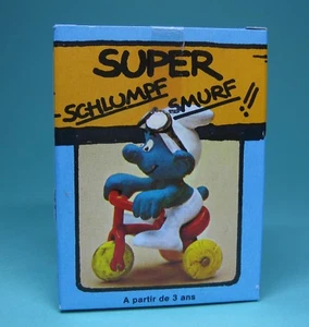 ORIGINAL SCHLEICH SUPERSCHLUMPF SMURF 40203 SCHLUMPF MIT DREIRAD NEU + OVP! - Bild 1 von 1