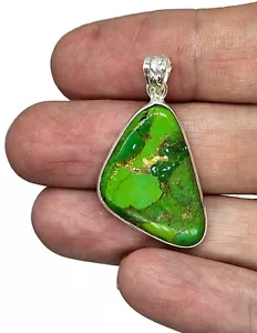 Green Turquoise Pendant, Triangle Shaped, Sterling Silver, Copper Turquoise - Bild 1 von 7