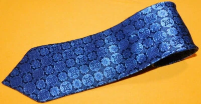 CORBATA CON MOTIVO MEDALLÓN JOSEPH ABBOUD HECHA EN ITALIA AZUL/AZUL CLARO - CORBATAS DE DISEÑADOR. Foto 1 de 3