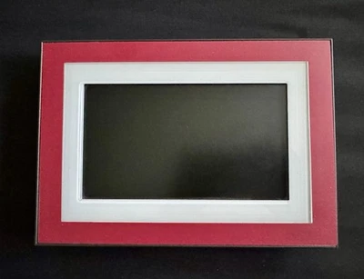 Kodak EasyShare M820 8" Digital Picture + Extra Red Removeable Frame & 2 Silvers - Image 1 of 4