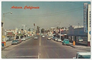1950er Artesia, California Main Street, Autos, Schilder - Los Angeles Co. Postkarte - Bild 1 von 2