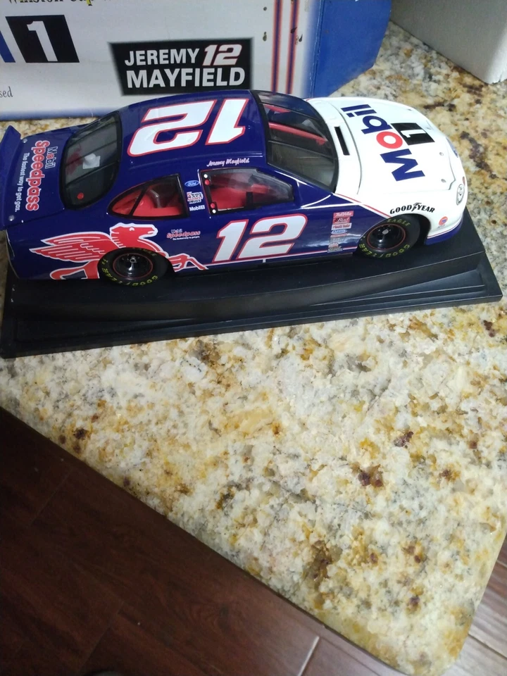 Ford Tauris Mobil 1 Jeremy Mayfield #12 Revell 1998 fundido a presión 1:24 Foto 1 de 4
