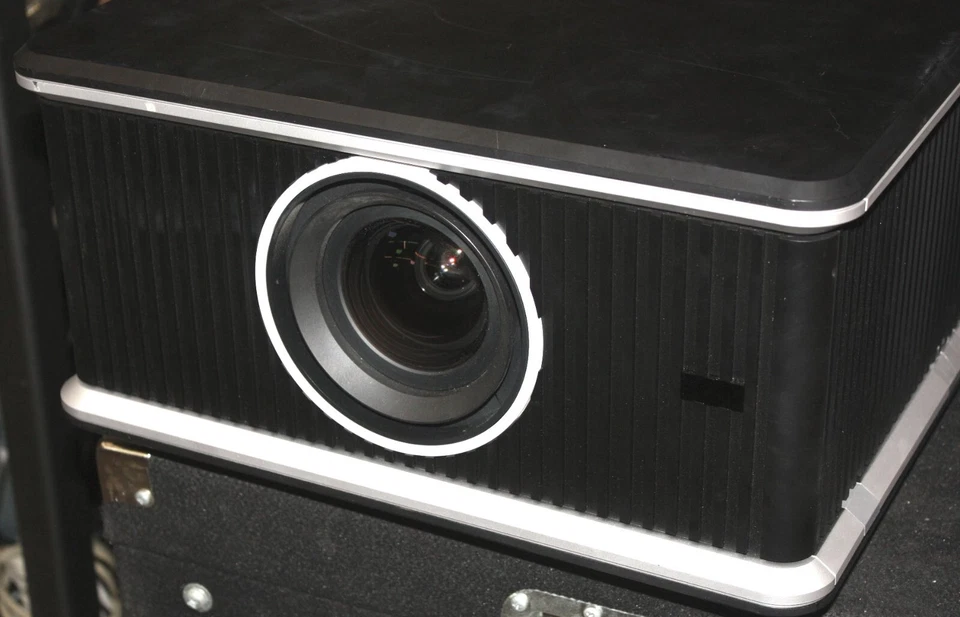 Tested Working * 1 Of 2 Lamps * Small Issues * Infocus IN5532 Venue Projector - Image 1 of 4