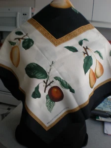 Bufanda Smithsonian 1996 vintage patrón caja frutas 34" x 34" como nueva - Imagen 1 de 6