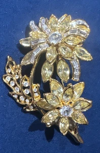 Nolan Miller The Floral Fantasy Series Violet Boutonniere Pin - Picture 1 of 9