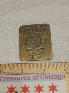 Vintage 1969 Chicago Pack Or Basket Peddler Licence Pin Mayor Daley - Picture 1 of 3