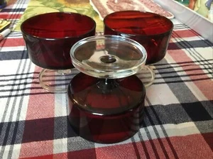 (3) Bicchieri da dessert / Sundae rosso rubino francese metà secolo vetro vintage 4 oz - Foto 1 di 5