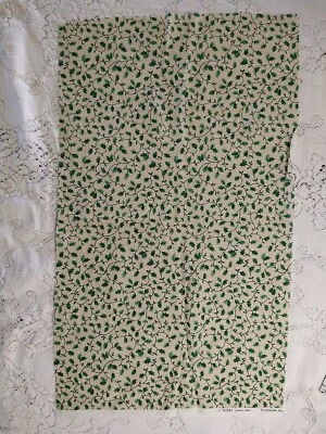 Tela de algodón Green Vines Ivy on Beige Cranston VIP 15" L X 27" de ancho Foto 1 de 3