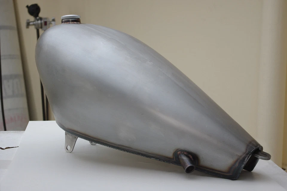 Custom Chrome - 641900 - Lucky Sucker Gas Tank