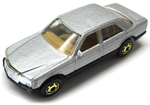 1981 Hot Wheels Mercedes-Benz 380 SEL Car 1:64 w/ Dog in Back Seat