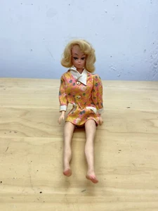 Vintage Blonde Barbie Clone Doll Hong Kong Floral dress Rubber Legs - Bild 1 von 14
