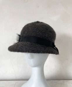 Sombrero Fedora Vintage Mezcla Lana Negro Tejido C&A Hecho en el Reino Unido Borde Plumas - Imagen 1 de 7