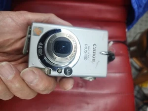 CANON Digital IXUS PowerShot SD430 5MP Camera (image distorted) - Picture 1 of 6