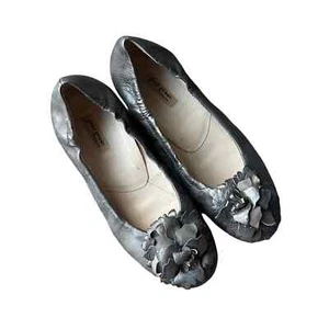 Paul Green Silver Floral Applique Detailed Ballet Flats Size 5.5 - Picture 1 of 7