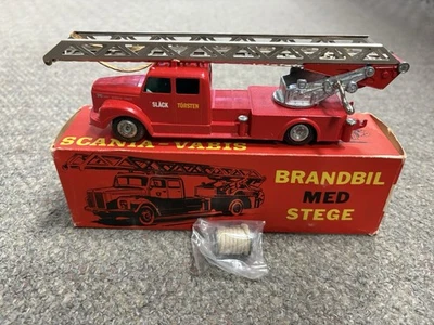 + Camión de bomberos Tekno Scania-Vabis Stigebrandsprojte Stegvagn #445 con caja Foto 1 de 4