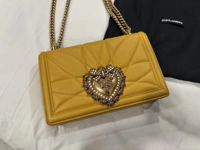 💎 Bolso Dolce & Gabbana Devotion mediano acolchado cadena amarilla Foto 1 de 4