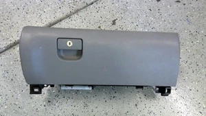 2010 - 2013 TOYOTA TUNDRA CREW CAB LOWER DASH GLOVE BOX STORAGE GRAY OEM - Foto 1 di 14