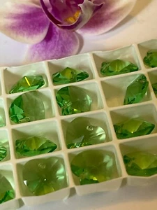 Swarovski #6202 Heart Pendants 10mm Top drilled CRAFT Pack of 6 Peridot CRAFT - Picture 1 of 3