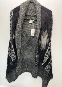 NWT Women’s Fuzzy Soft Knit Aztec Print Eyelash Vest One Size - Picture 1 of 16