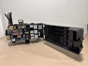 2002-2010 Ford Explorer Fuse Box Relay OEM 5L2T14398AE Power Distribution Used - Picture 1 of 12