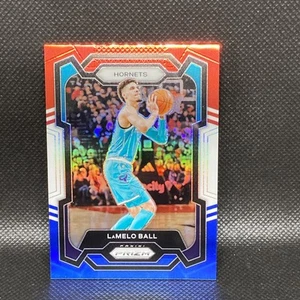 2023-24 LaMelo Ball Panini Prizm Rosso Bianco e Blu Prizm - Charlotte Hornets - Foto 1 di 2