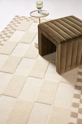 Alfombra acolchada de lana neutral Charlie Anthropologie - patrón de tablero de cuadros Foto 1 de 4