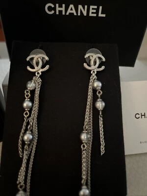 Pendientes largos Chanel 18A Marinero Nudo CC Cadena Perla Flecos Plata. Nuevo en caja. Foto 1 de 4